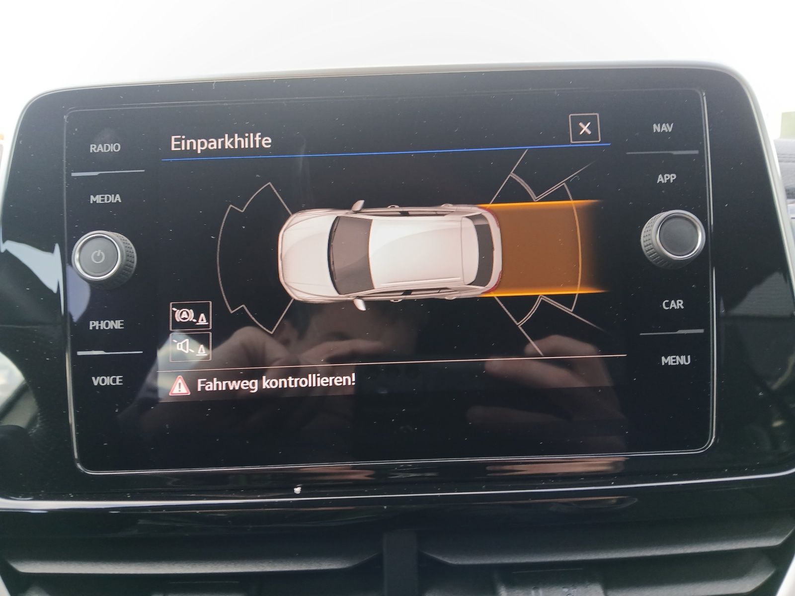 Fahrzeugabbildung Volkswagen T-Roc TDI R-Line DSG LED AHK Navi AID ACC Park-A