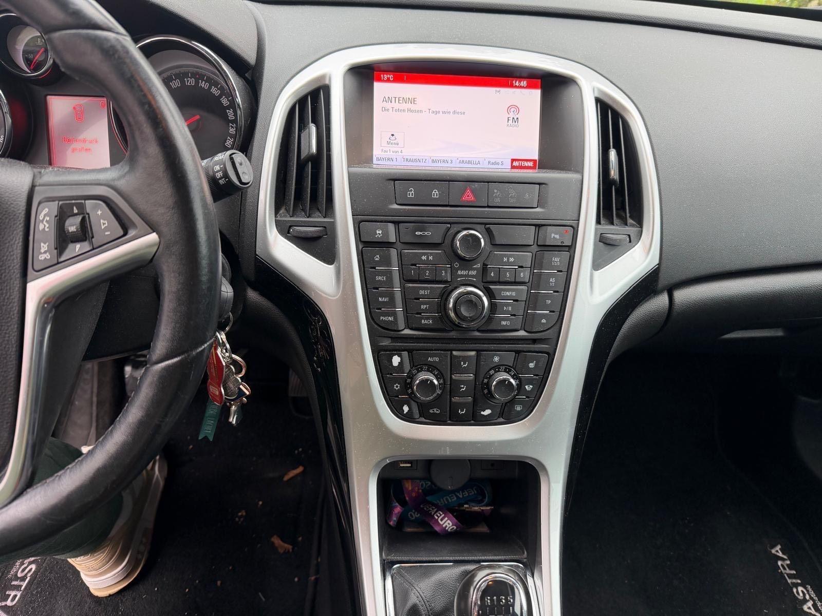 Opel Astra 2015 — photo 10