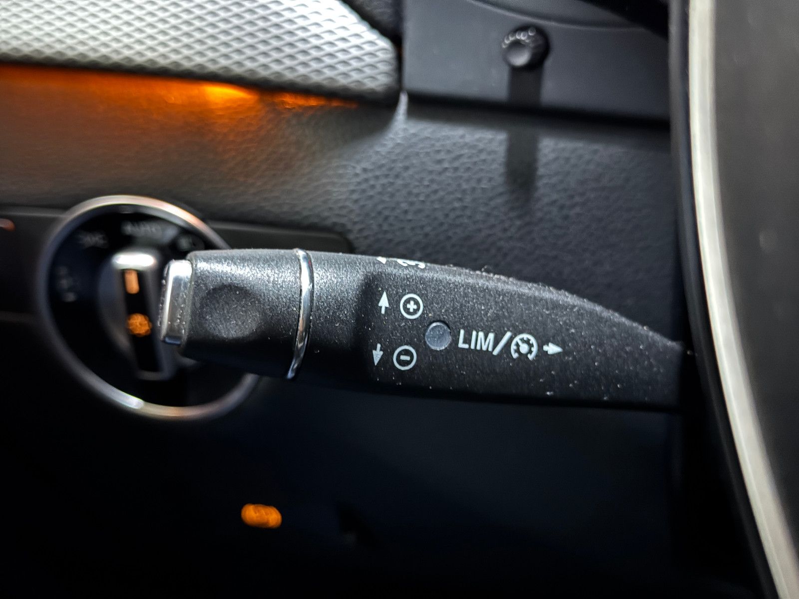 Fahrzeugabbildung Mercedes-Benz B 180 7G-DCT URBAN SPORTPAKET NAVI LED KAMERA 2H