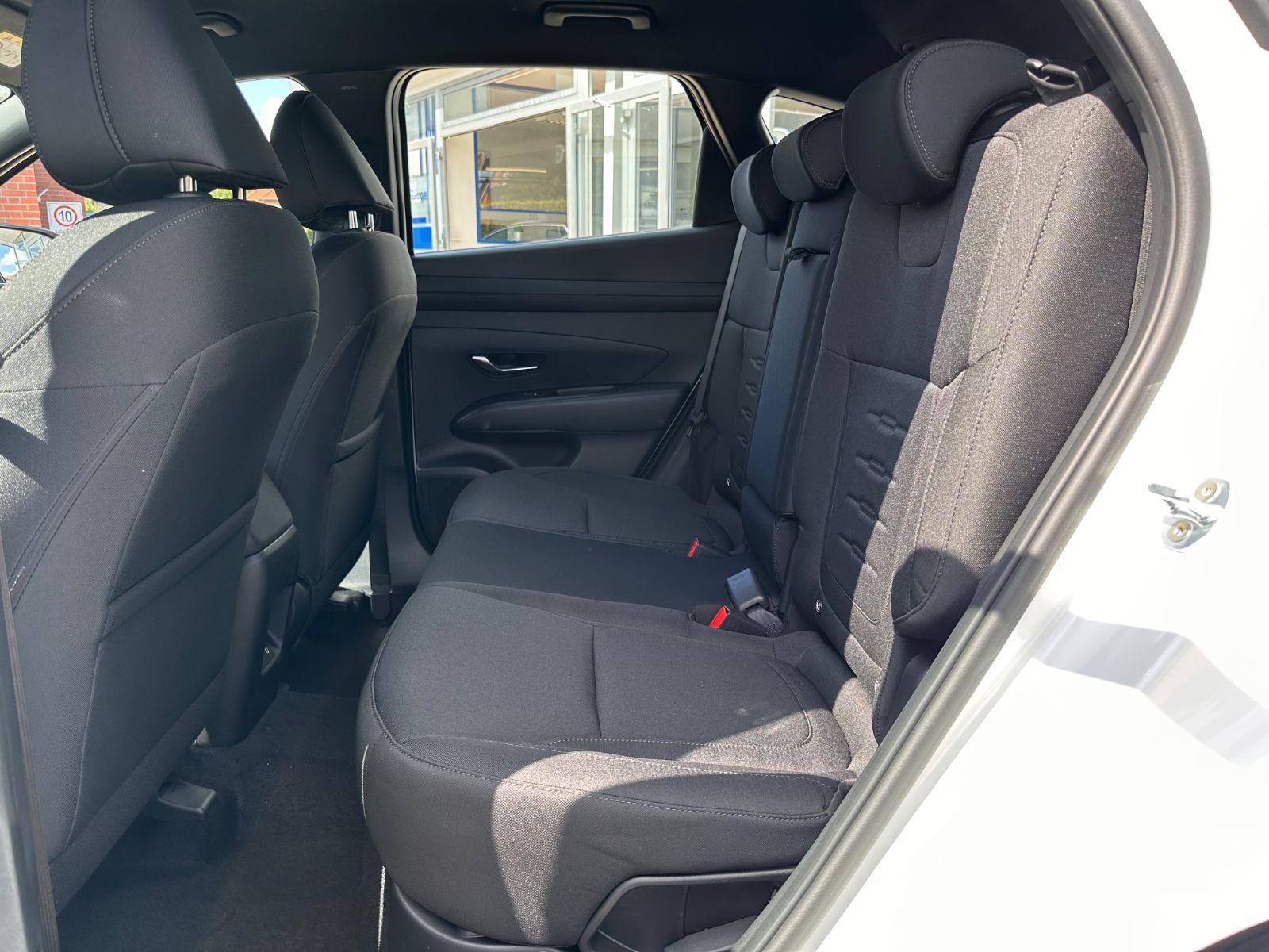 Fahrzeugabbildung Hyundai TUCSON Black-Line Hybrid 1.6 T-GDi DCT SHZG/RFK