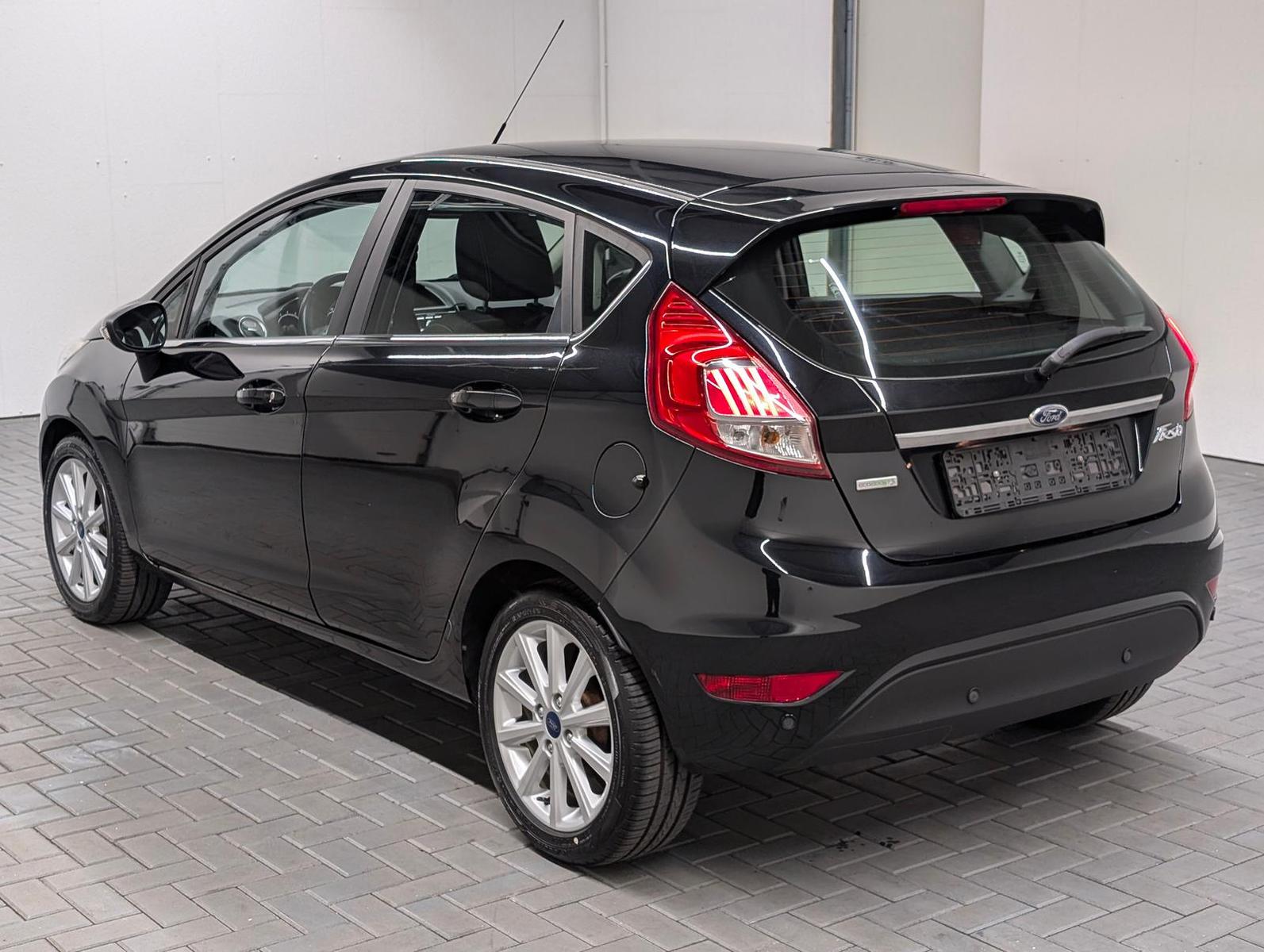 Ford Fiesta Titanium Klimaaut./SHZ/FSH/PDC/BT/16-LM