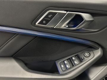 Fahrzeugverkauf 21 BMW 118 d Sport Line AT LED Shadow Line Navi