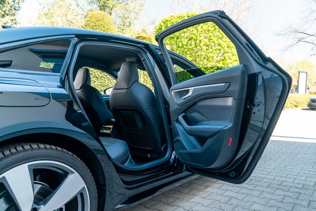 AUDI A6 TDI quattro/ LUFTFAHR./ 21"/ TECH PRO/ S LINE AUDI A6 TDI quattro/ LUFTFAHR./ 21"/ TECH PRO/ S LINE