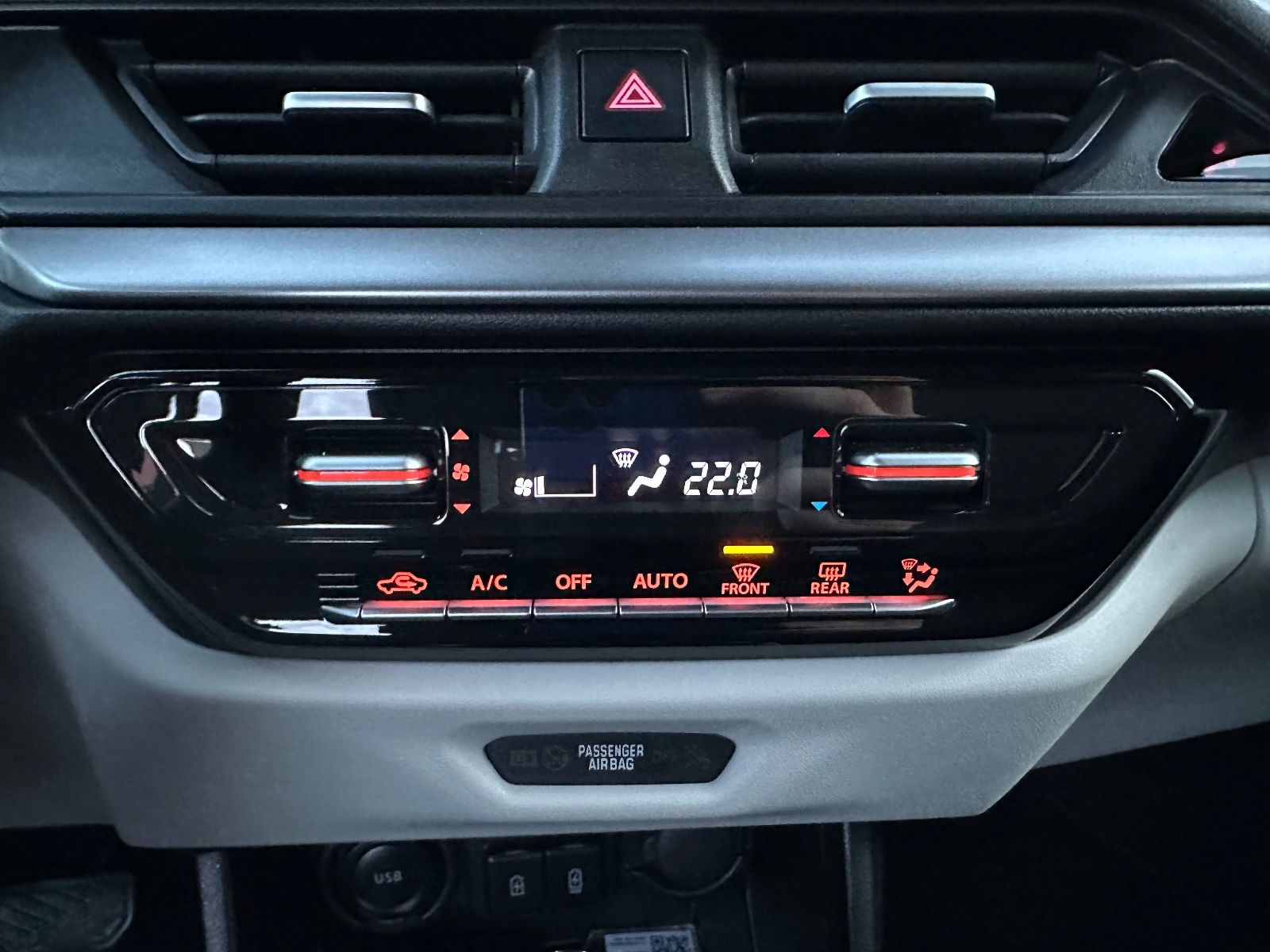 Fahrzeugabbildung Suzuki Swift 1.2 Dualjet Hybrid Comfort+ ACC/Navi/LED