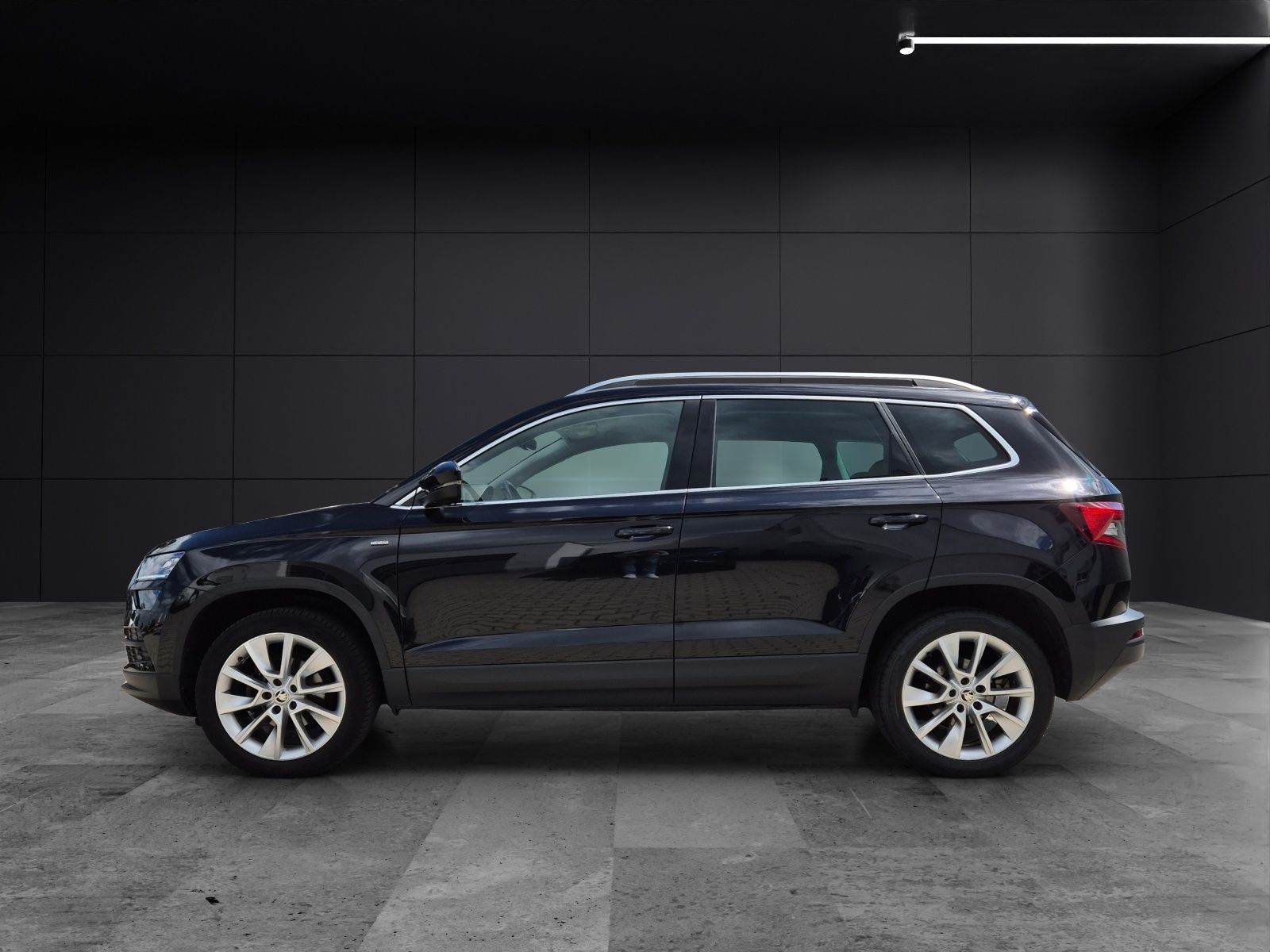 Fahrzeugabbildung SKODA Karoq TSI Clever DSG LED AHK Navi VC ACC RFK SH