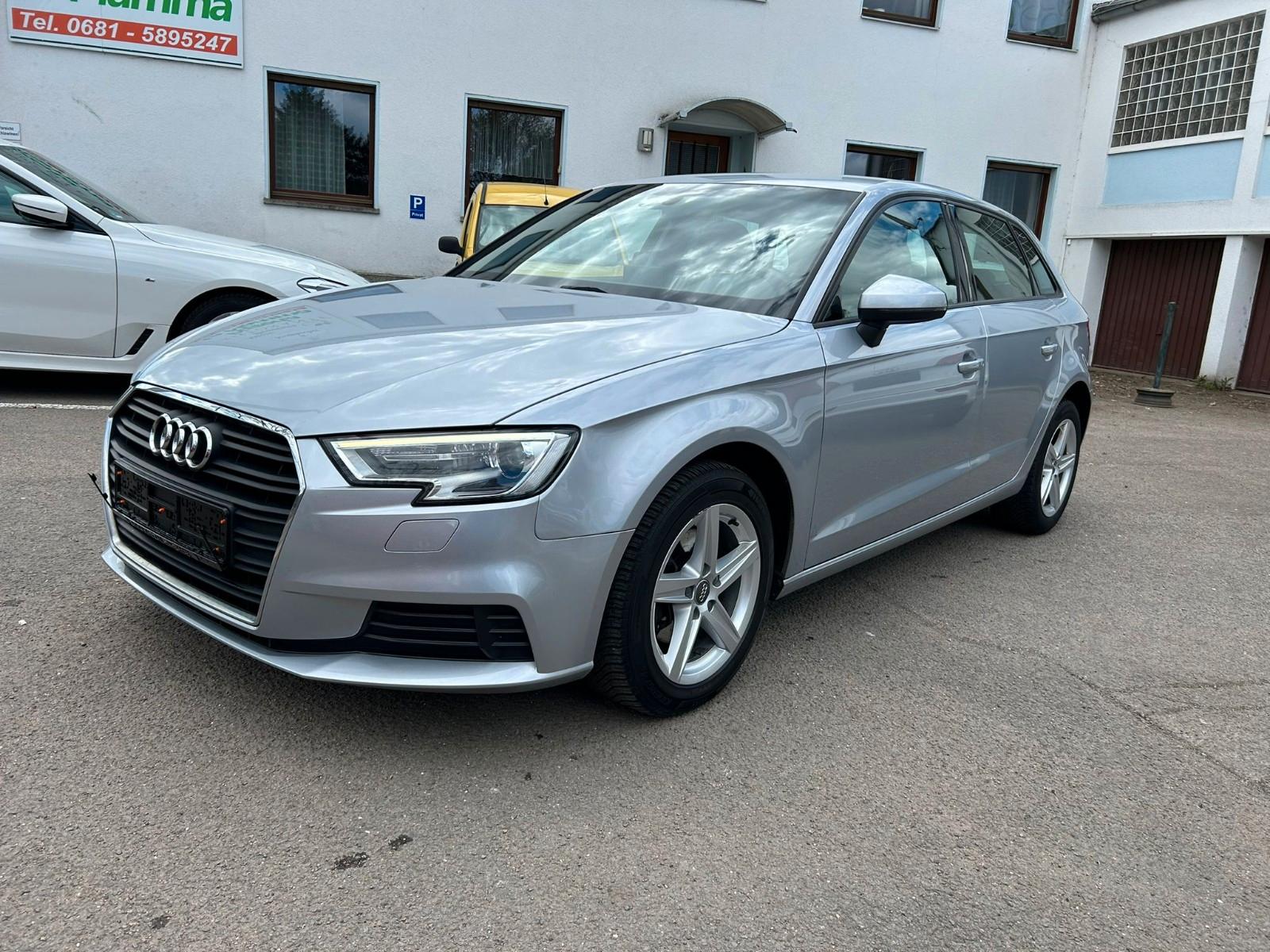 Audi A3 Sportback 1.6 TDI  PDC + NAVI +BI-XENON