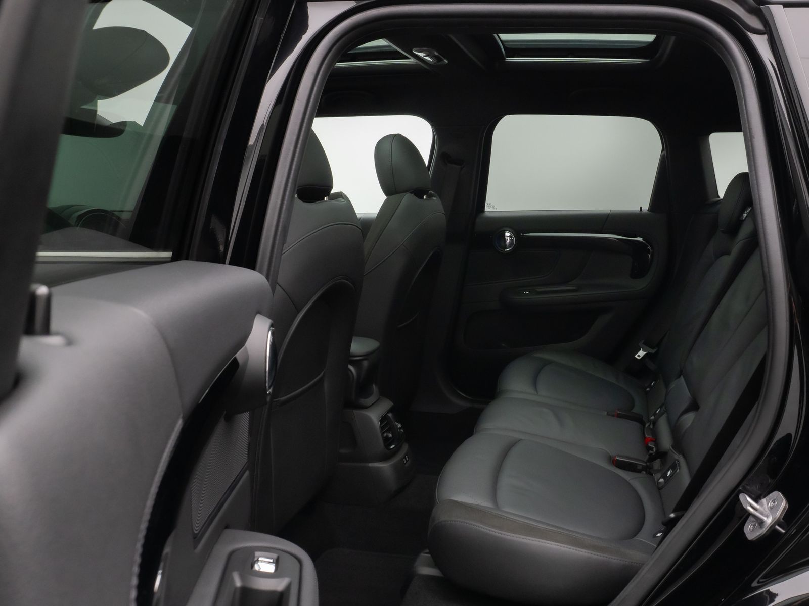 Fahrzeugabbildung MINI Cooper Countryman Panorama Kamera HUD DAB Sport