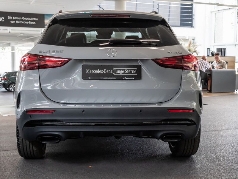 Mercedes-Benz GLA 250 4M AMG-Sport MLB Pano AHK Night Distr 20 foto 5