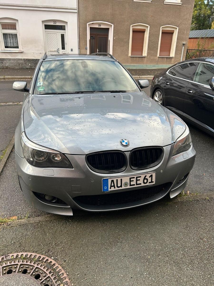 BMW 530 2005 — rear view
