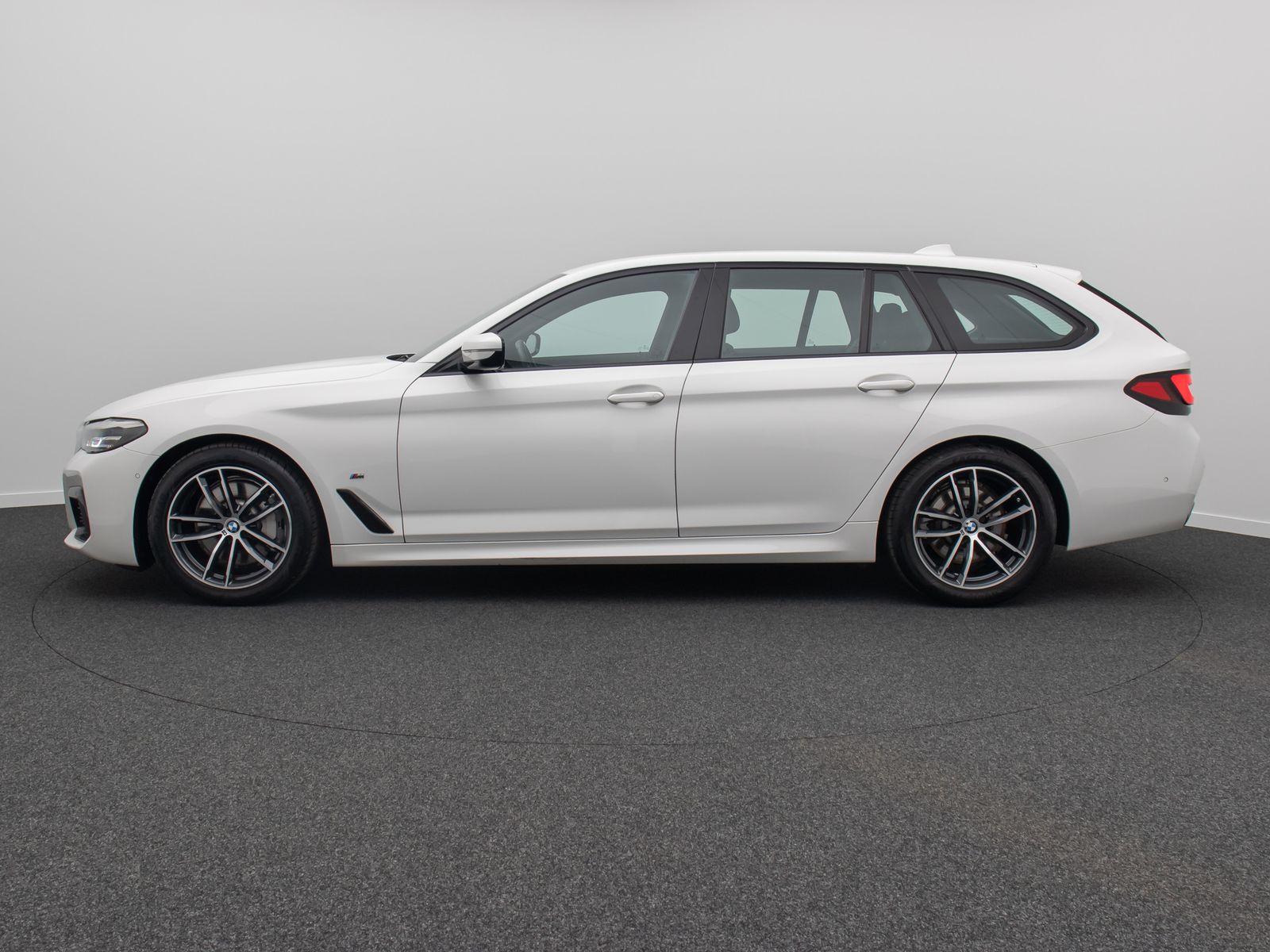 Fahrzeugabbildung BMW 530i M Sport Stop&Go Alarm DAB Komfort HiFi 18"