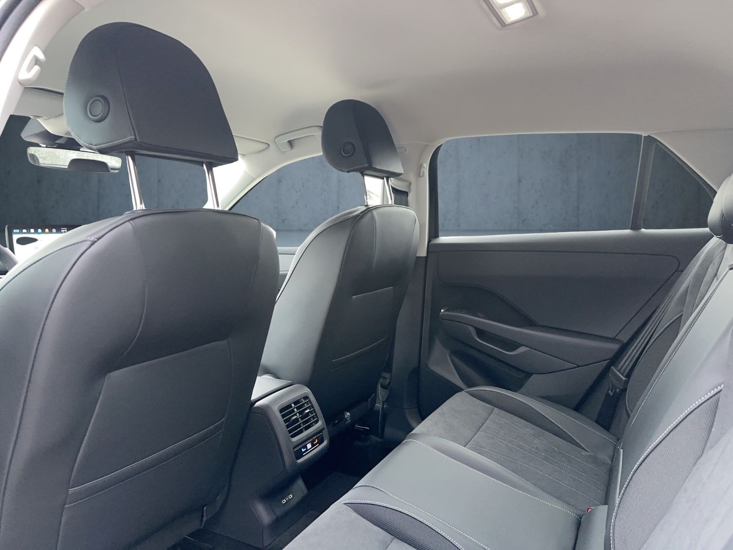 Volkswagen T-Roc - Bild 13