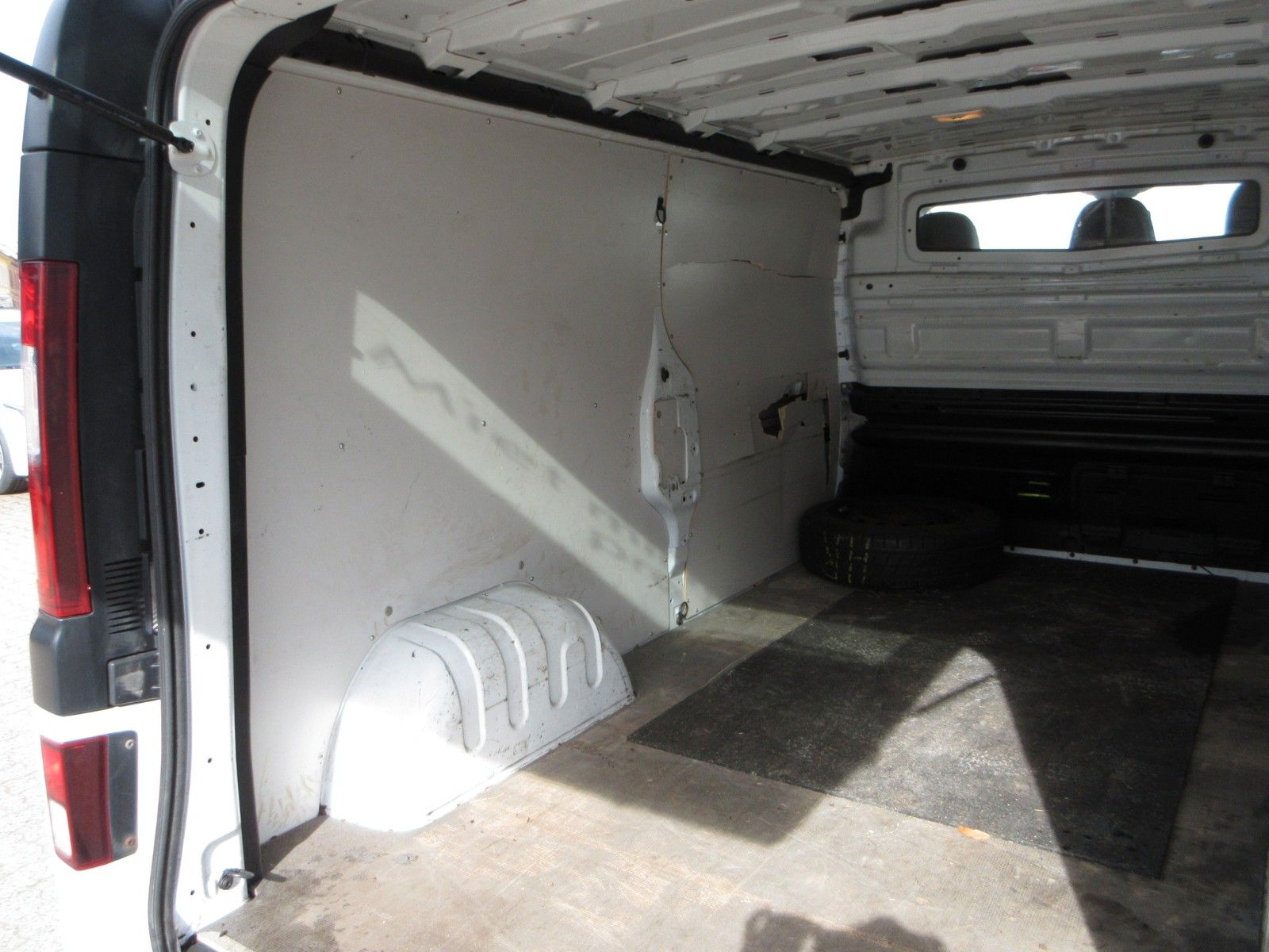 Fahrzeugabbildung Opel Vivaro Kasten L2H1  LED/PDC/TEMPOMAT