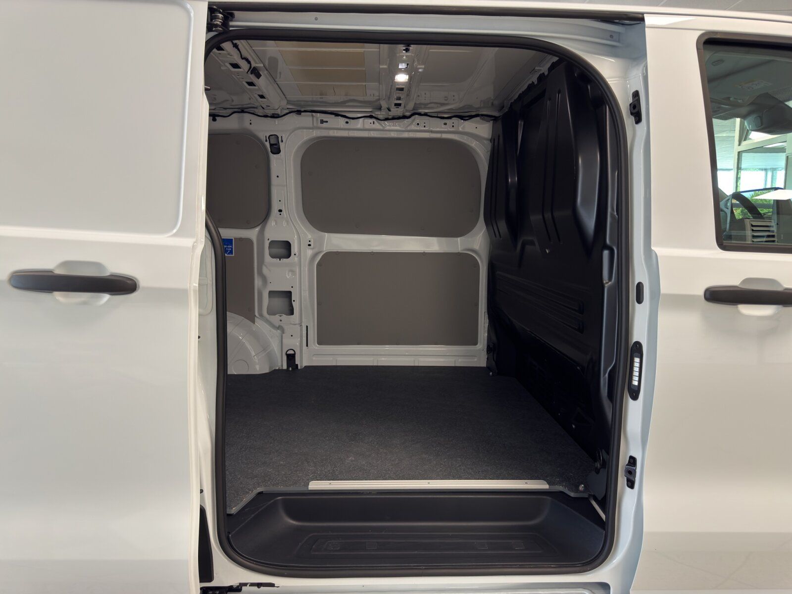 Fahrzeugabbildung Volkswagen Transporter Kasten 2.0 TDI KR 6-Gang AHK APP GJR
