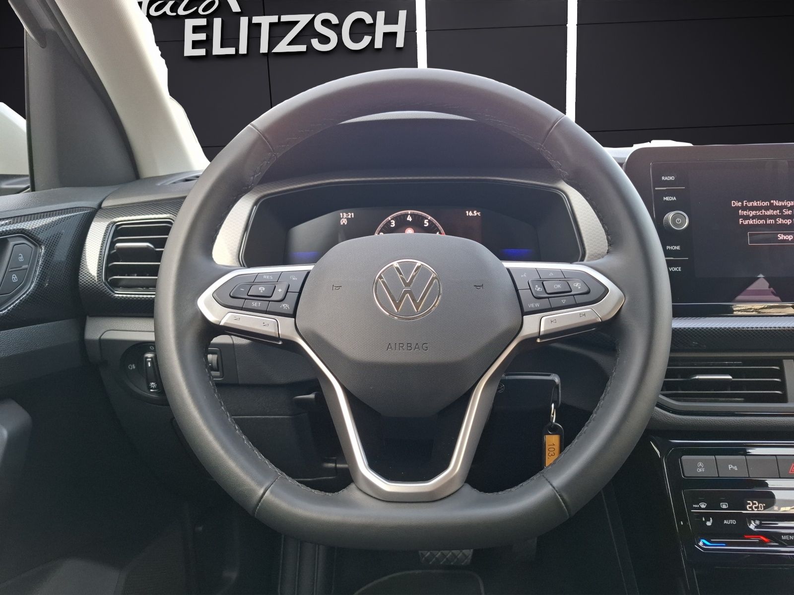 Fahrzeugabbildung Volkswagen T-Cross TSI Life DSG LED CarPlay AID ACC RFK SH