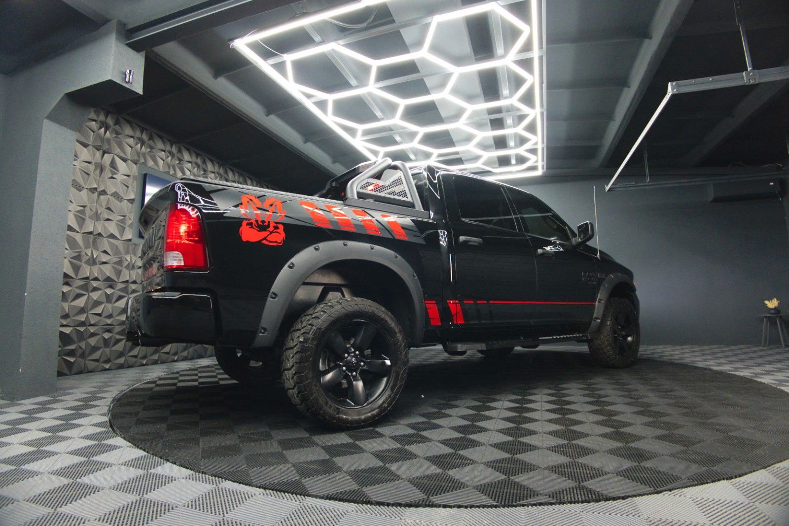 Fahrzeugabbildung Dodge RAM 5.7 V8 HEMI 4x4 OFFROAD Night-Paket *LED*AHK
