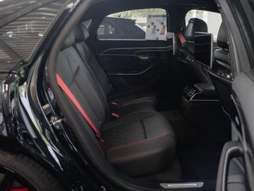 2025 AUDI S8 — миниатюра 12