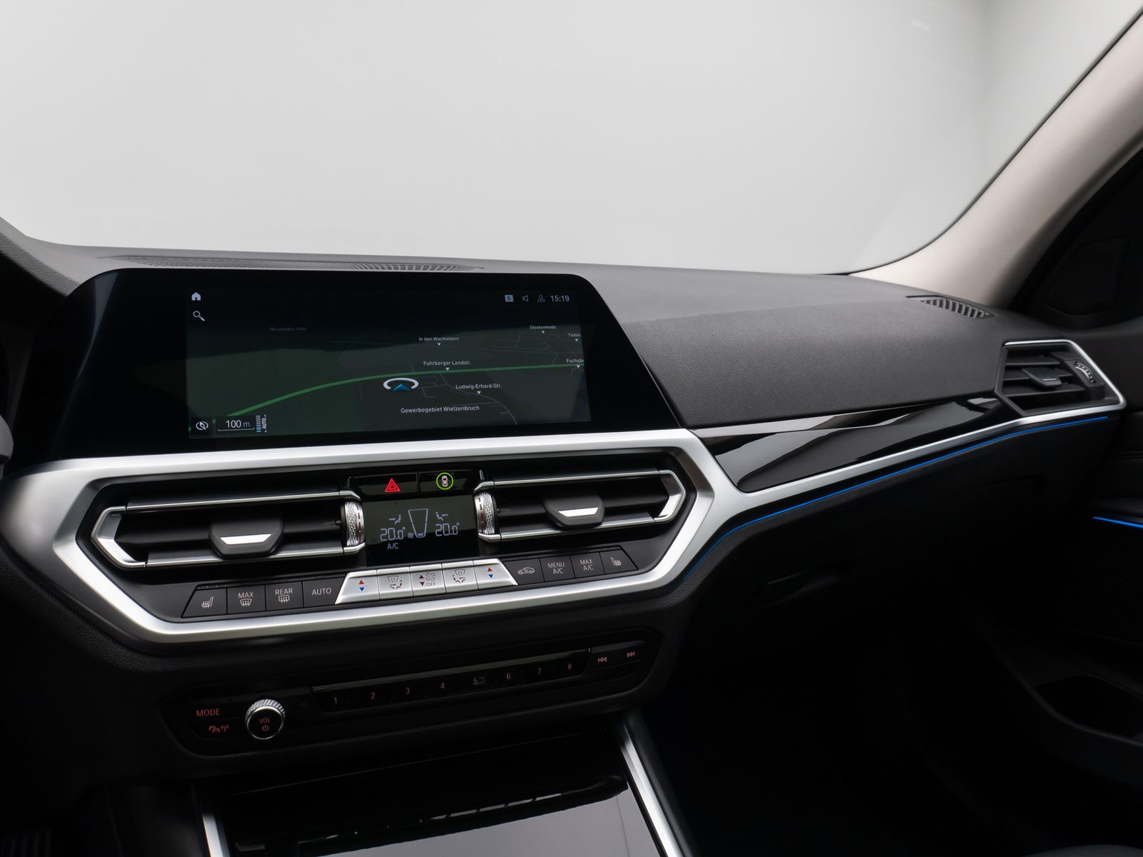 Fahrzeugabbildung BMW 330e xD SportLine Pano Kamera Laser HUD DAB HiFi