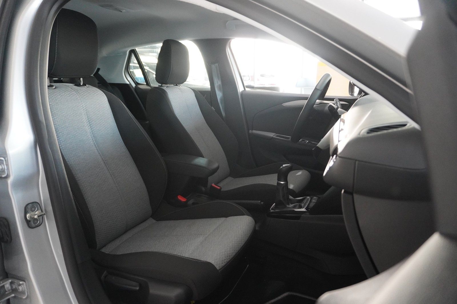 Fahrzeugabbildung Opel Corsa F 1.2 FACELIFT NAVI/LED/KAMERA/VIRTU./DAB+