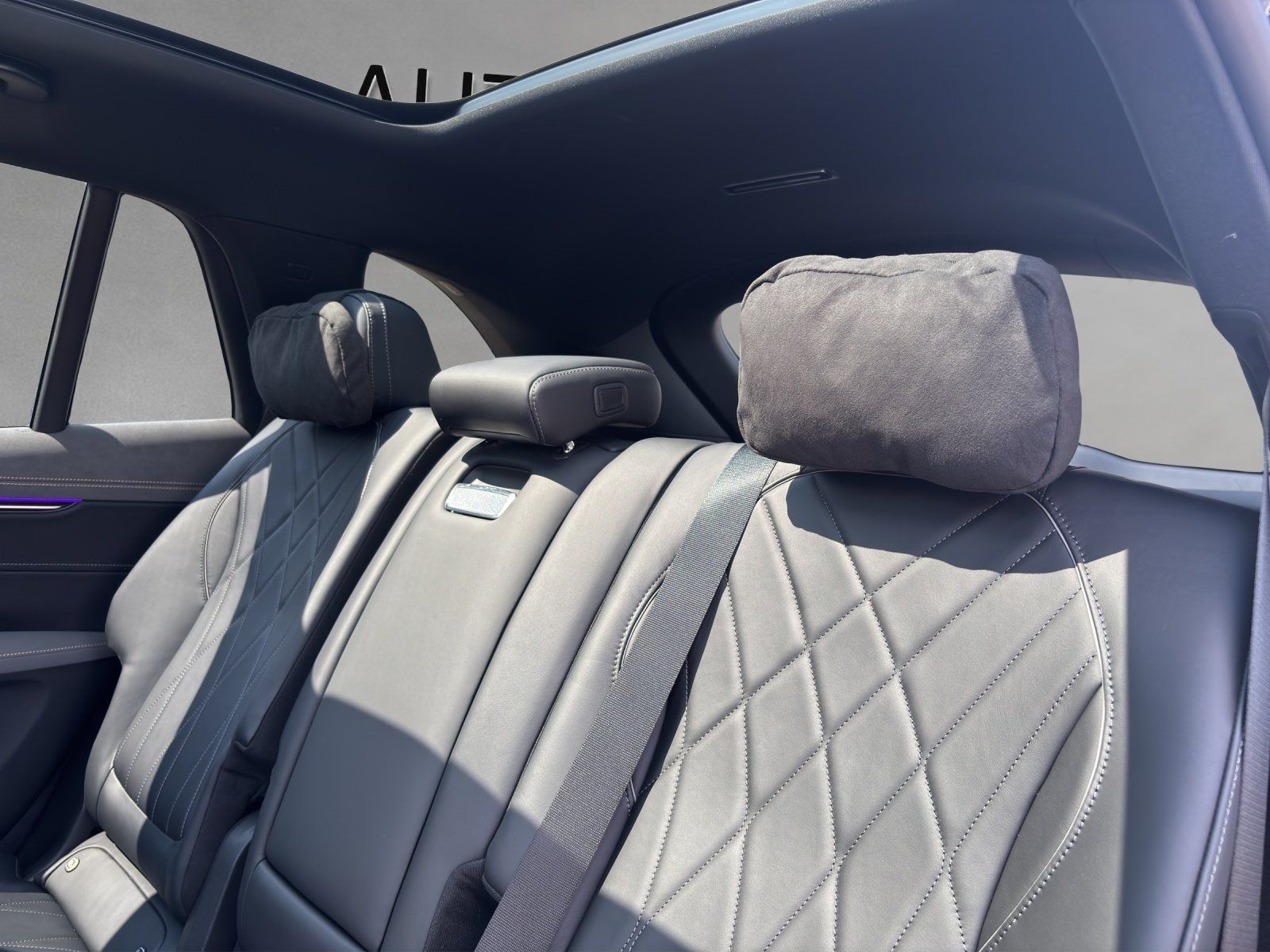 Fahrzeugabbildung Mercedes-Benz EQS 580 SUV AMG BusinessClass AHK FondTV Massage