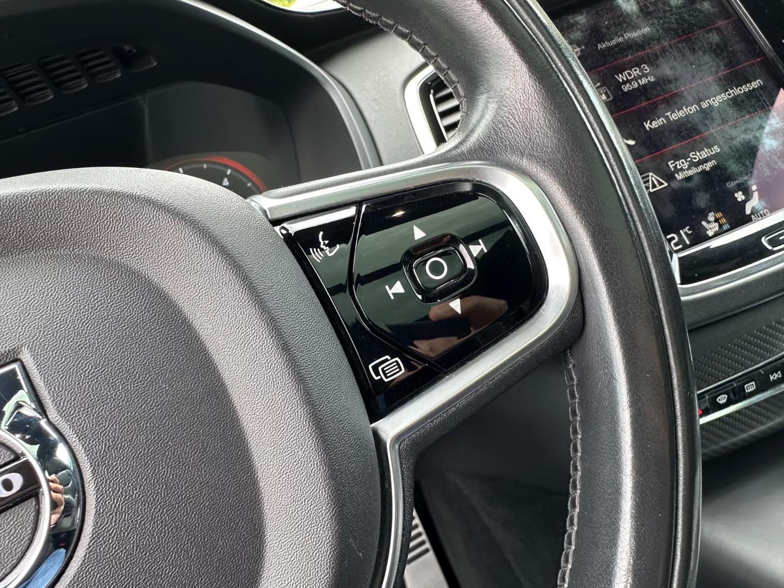 Volvo XC90 R-Design AWD KEY Stand AHK Pano ACC Luft