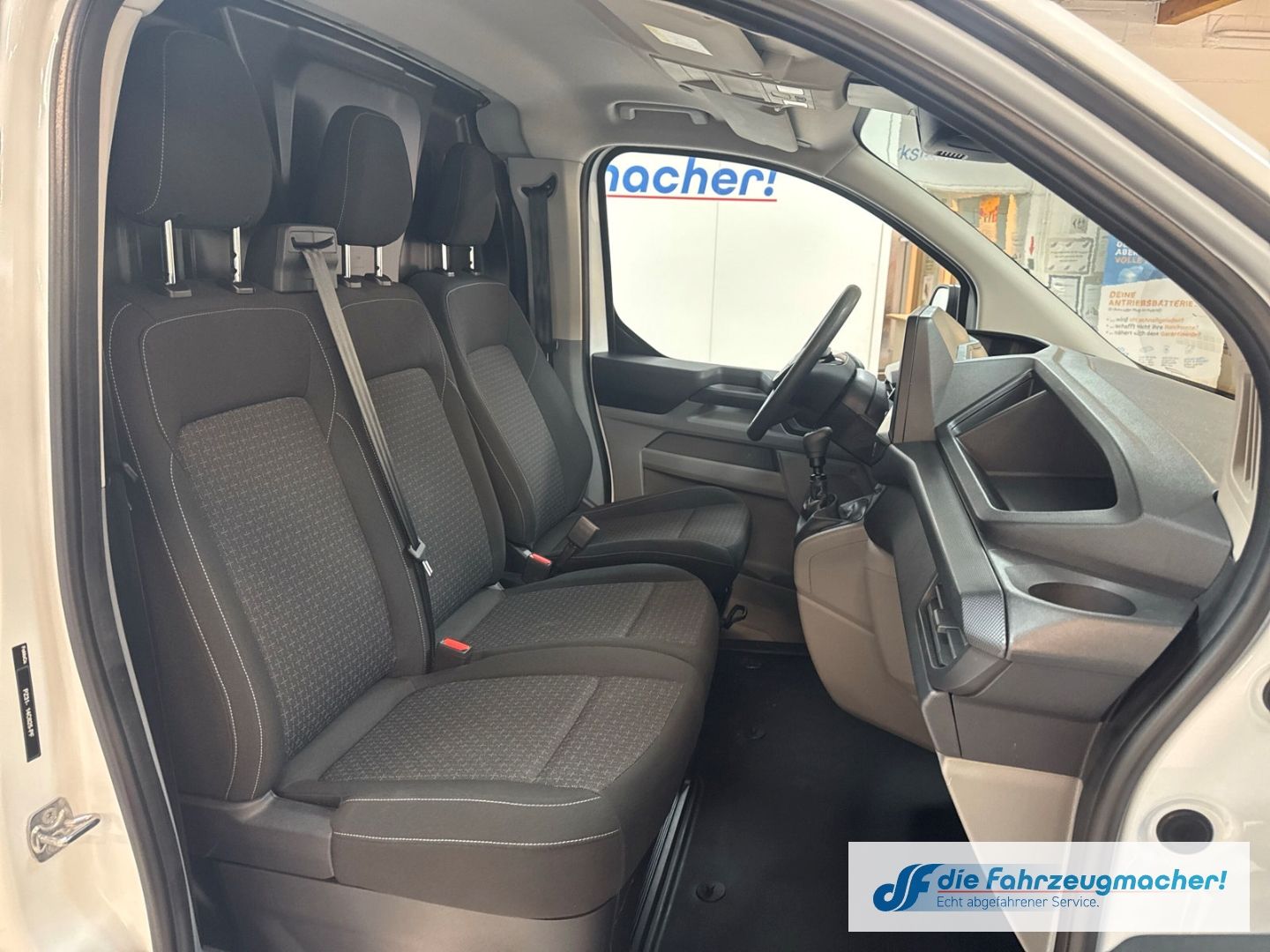 Fahrzeugabbildung Ford Transit Custom Kasten 320 L2 Trend FWD Navi LED