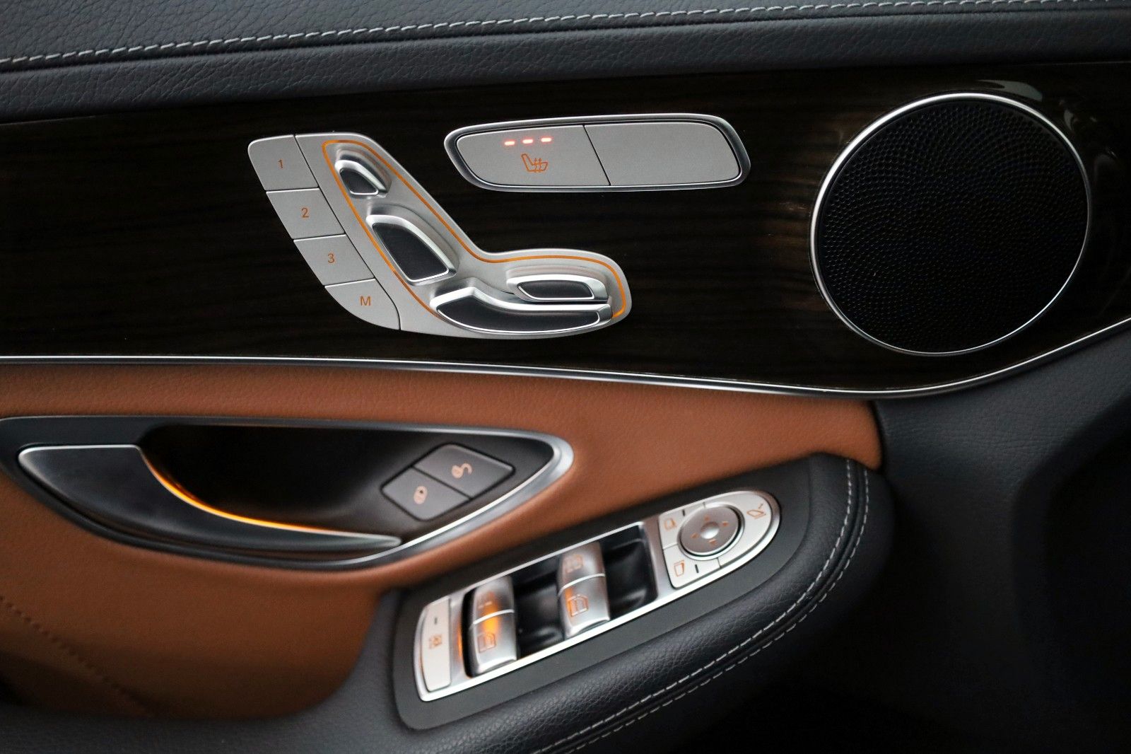 Fahrzeugabbildung Mercedes-Benz C 43 AMG T 4M Leder,Navi,LED,HUD,PanDach,360°