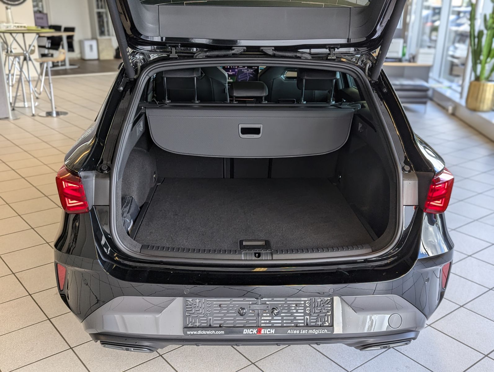 CUPRA Leon 1.5 eTSI Pano Intelligent-Dynamic-Edge-Pake - Image 17