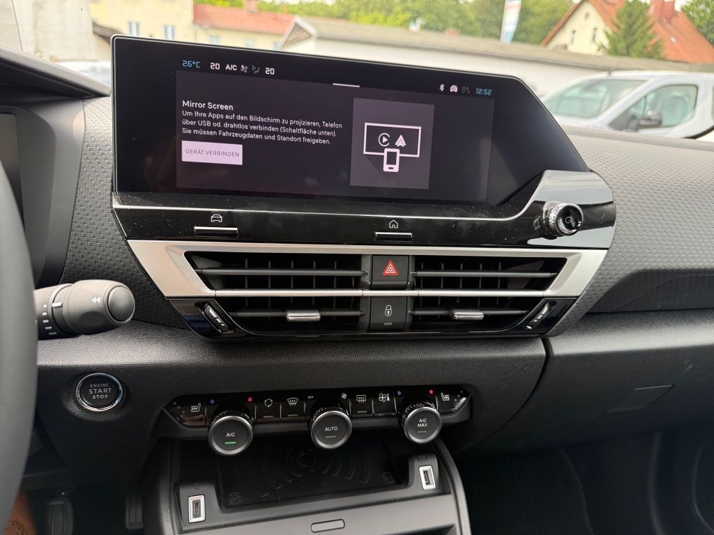 Fahrzeugabbildung Citroën C4 Hybrid 145 TEAM D * Ganzjahresreifen