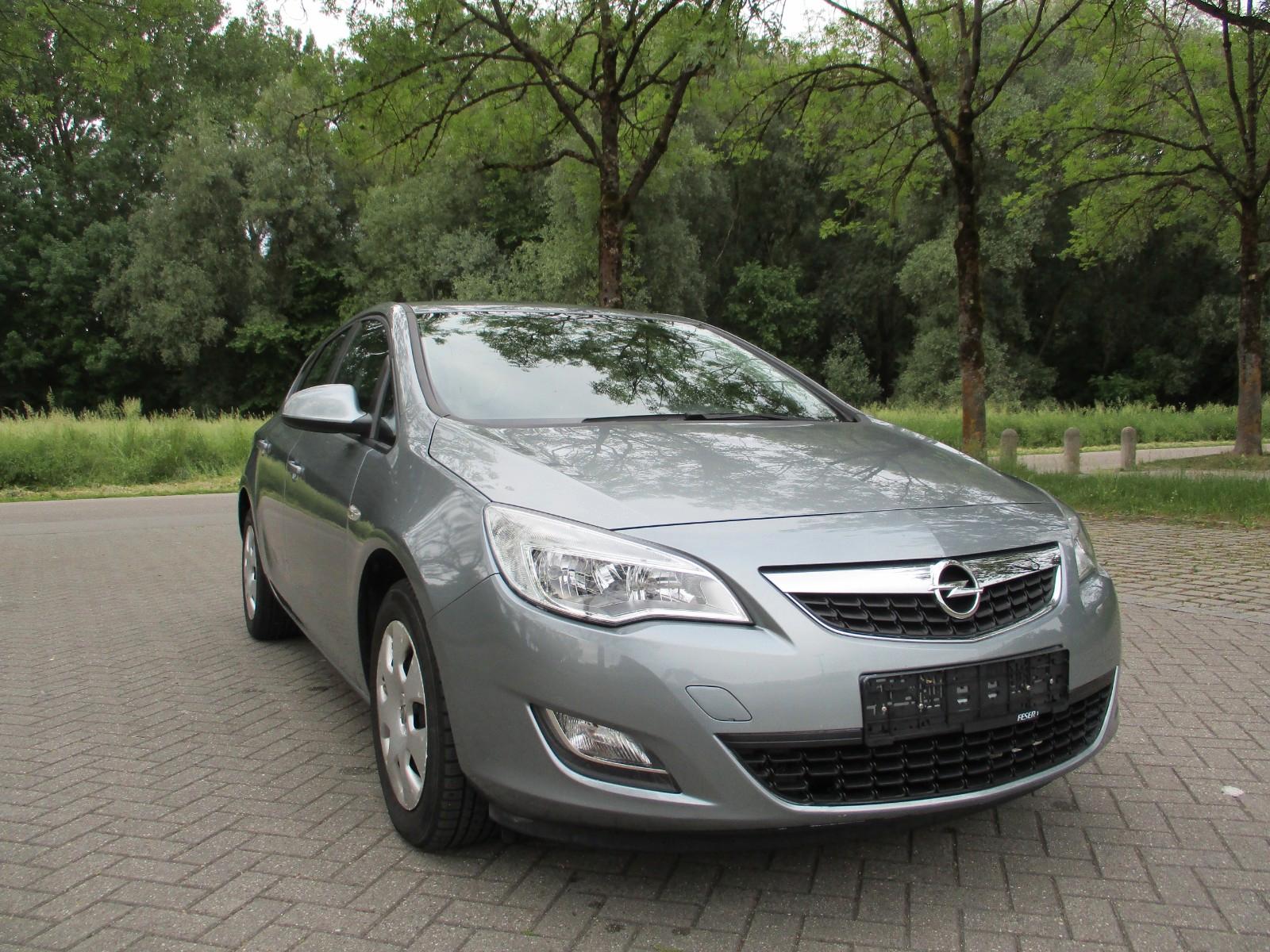 Opel Astra J Lim. 5-trg. Design Edition