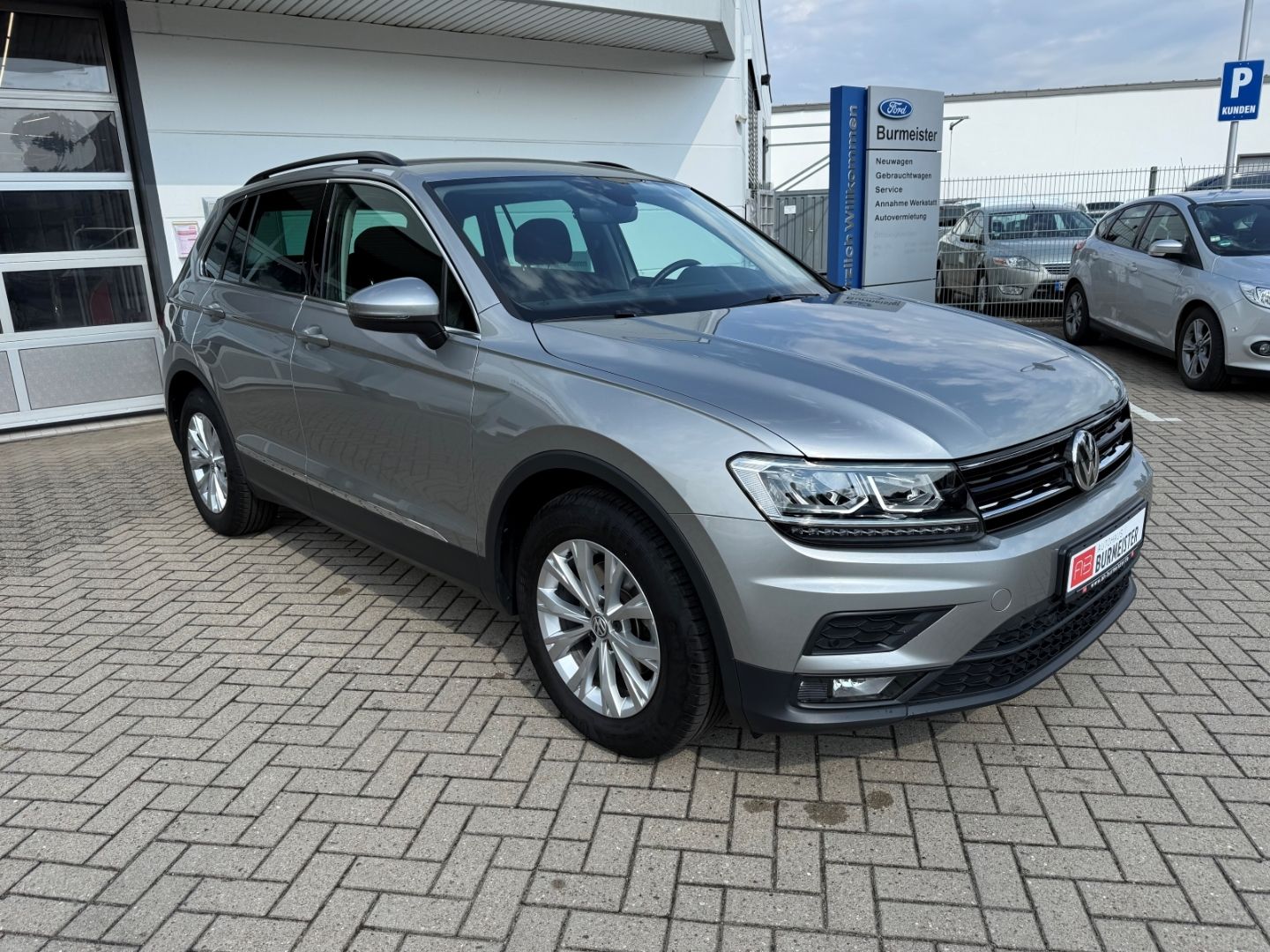 Fahrzeugabbildung Volkswagen Tiguan Comfortline ACC Navi LED PDC RFK WiPa Sic