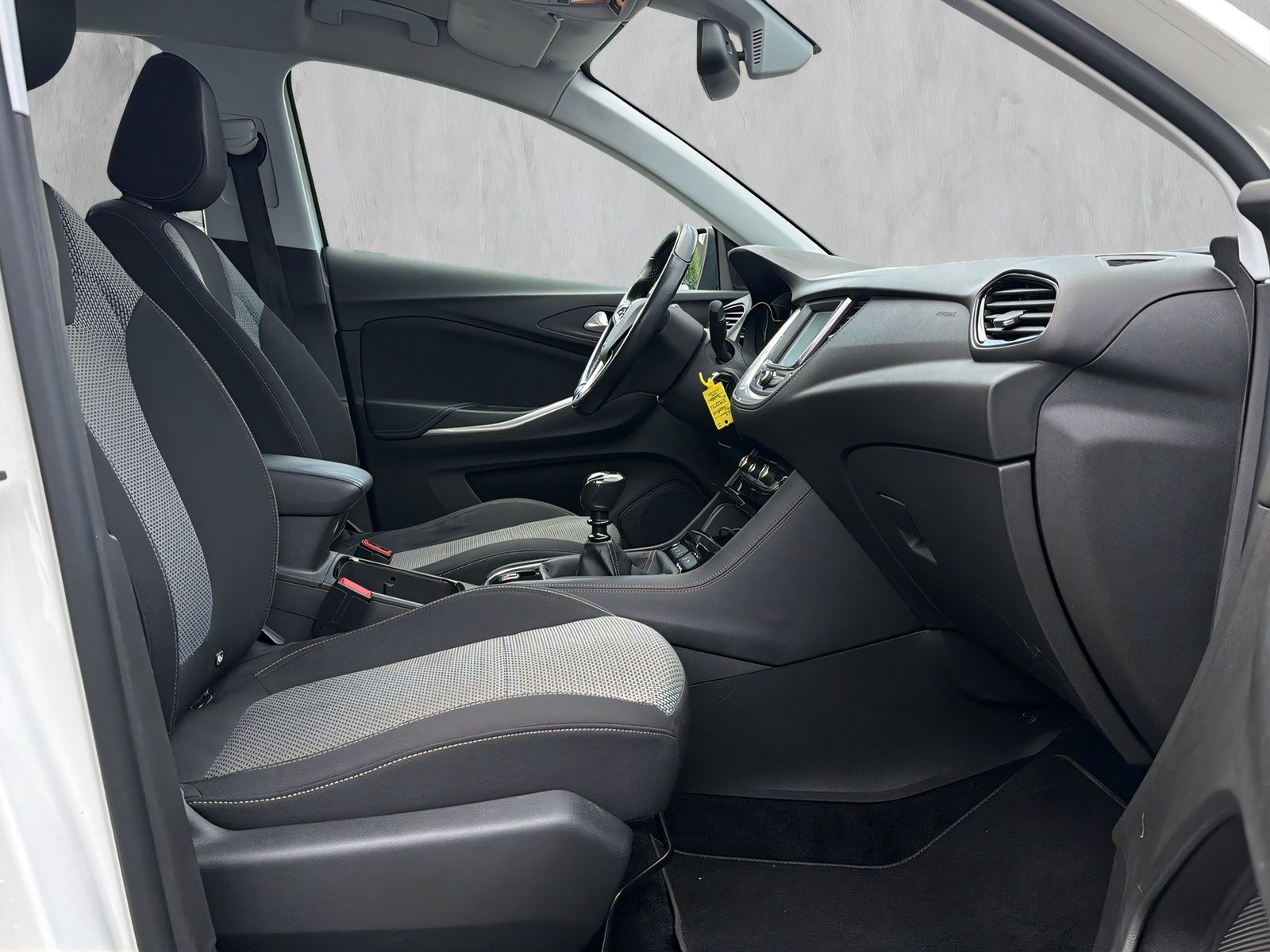 Fahrzeugabbildung Opel Grandland Edition SITZHEIZ. PDC 2 ZONEN KLIMAAUT