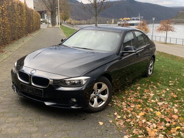 BMW 320d Lim. 2. Hand/Scheckheft/Navi/sehr gepflegt