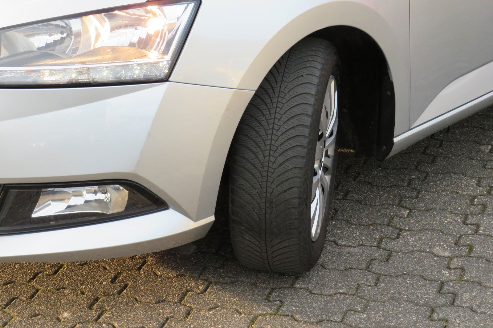 Fahrzeugabbildung SKODA Fabia Combi Ambition KLIMA SITZH. GRA PDC APP-C.