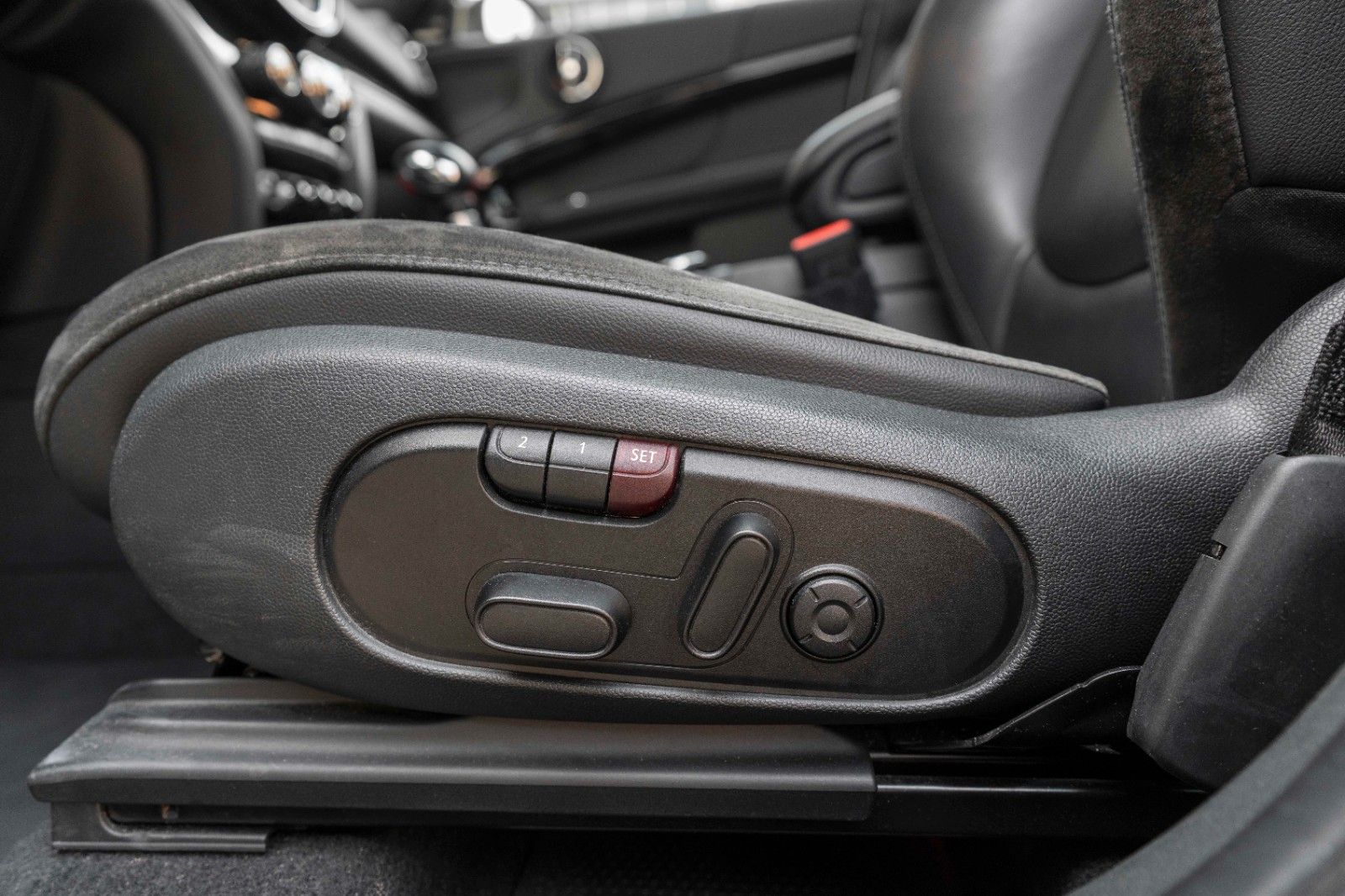 Fahrzeugabbildung MINI Cooper S Countryman ALL4 HUD H&K KAM LED PANO