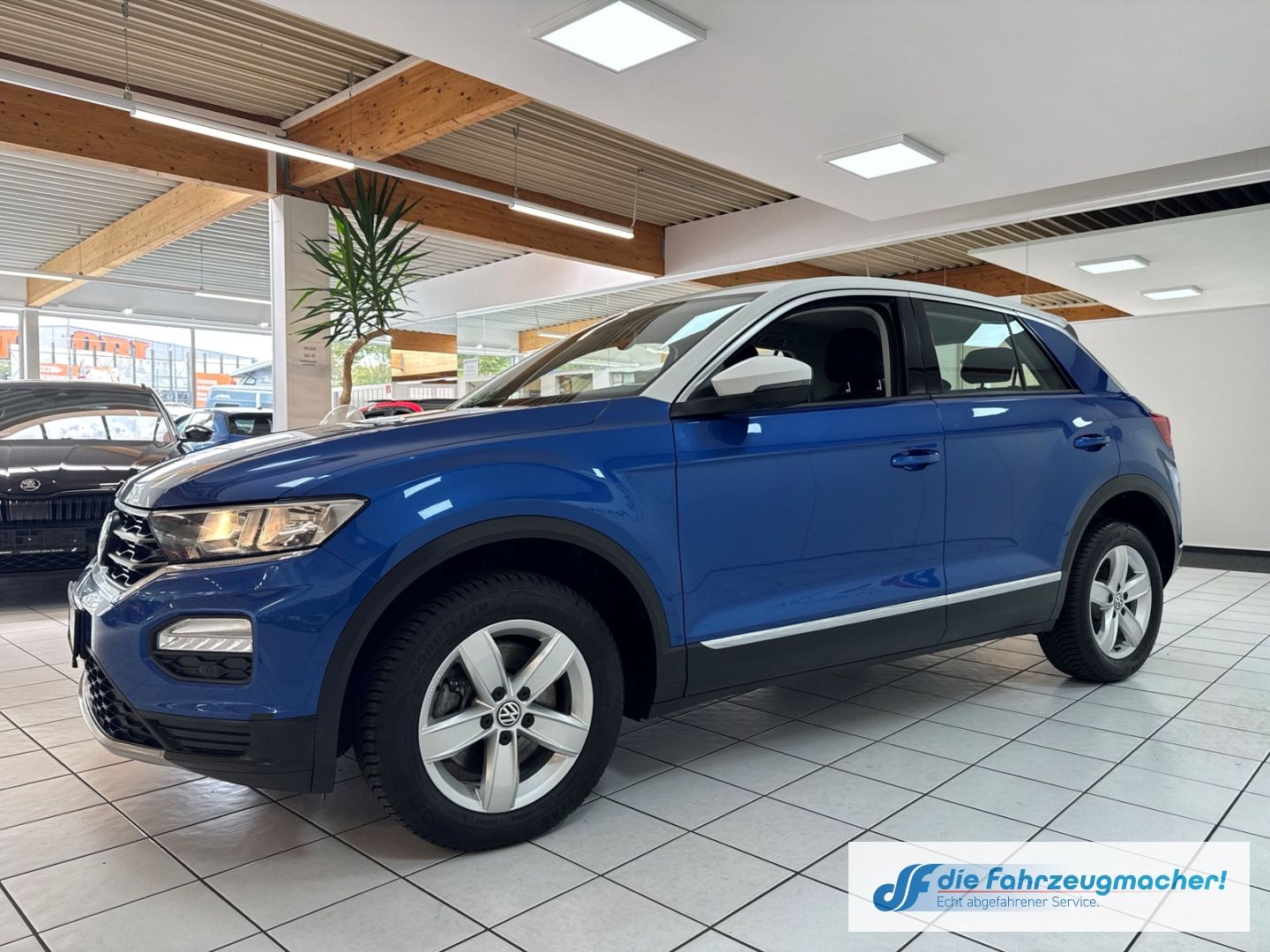 Fahrzeugabbildung Volkswagen T-Roc Style Mehrzonenklima Ambientebeleuchtung S
