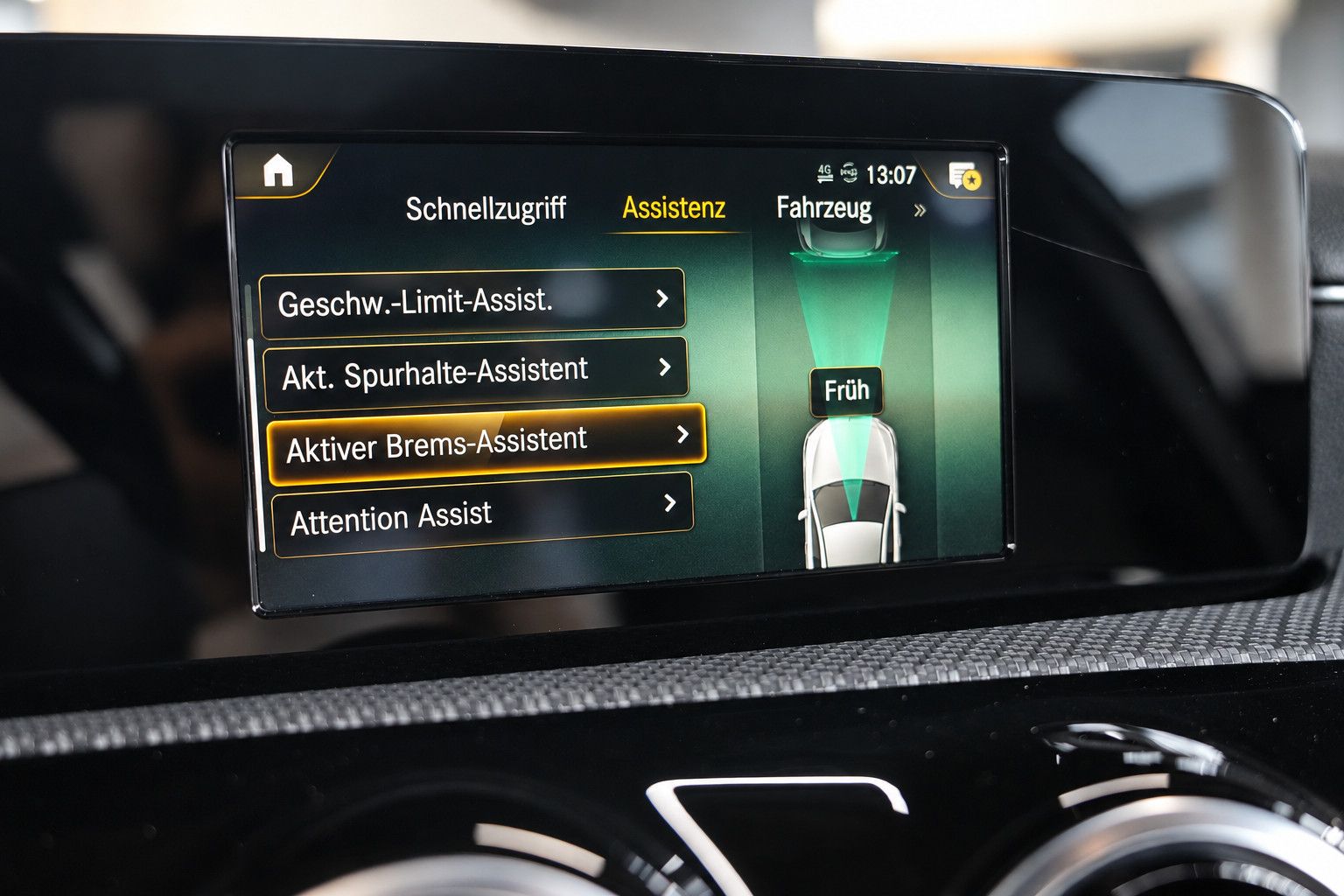 Fahrzeugabbildung Mercedes-Benz A 180 A 180 d Limousine *LED*SHZ*Navigation*ACC*