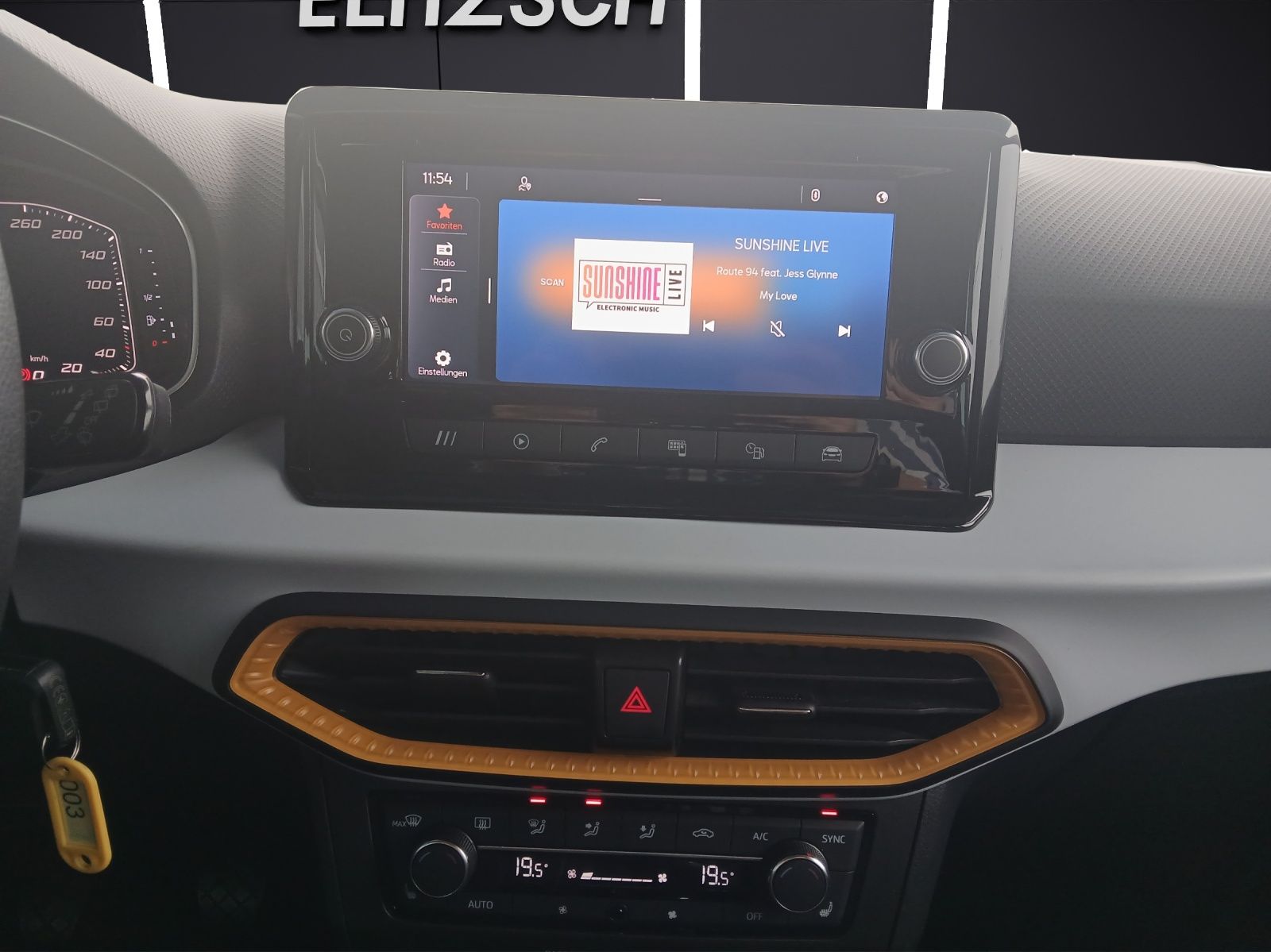 Fahrzeugabbildung SEAT Ibiza TSI Style LED Climatronic AID GRA PDC SH L