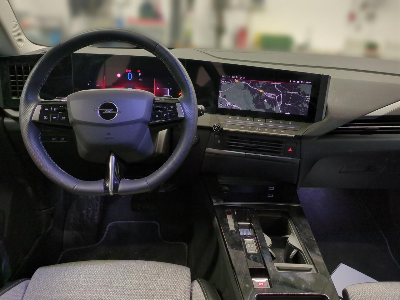 Fahrzeugabbildung Opel Astra L Lim. 5-trg. Elegance Plug-in-Hybrid
