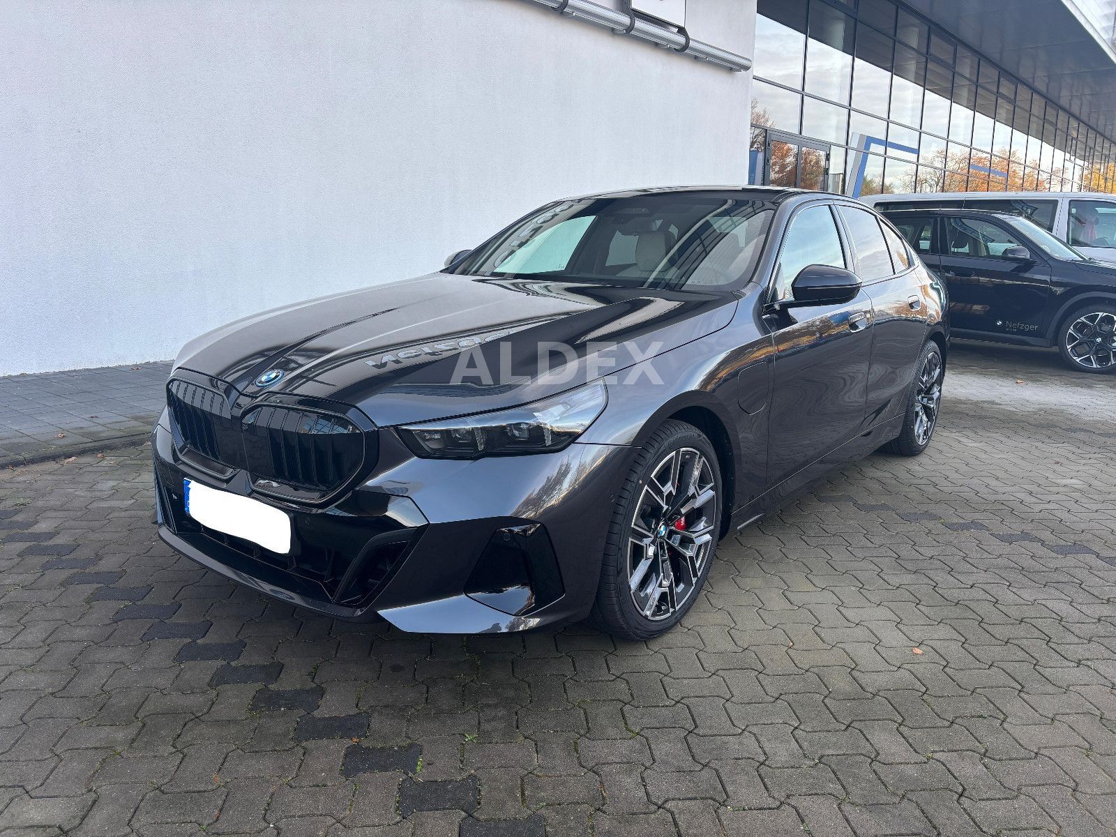 BMW 550e xDrive M SPORT PRO°GREY/WHITE°PANO°AHK°B&W°