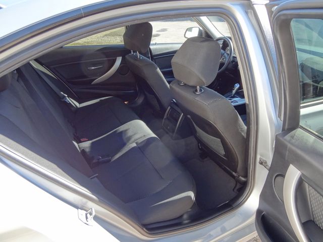 Fahrzeugabbildung BMW 320i Advantage/LED/Navi/84TKM/Automatik/
