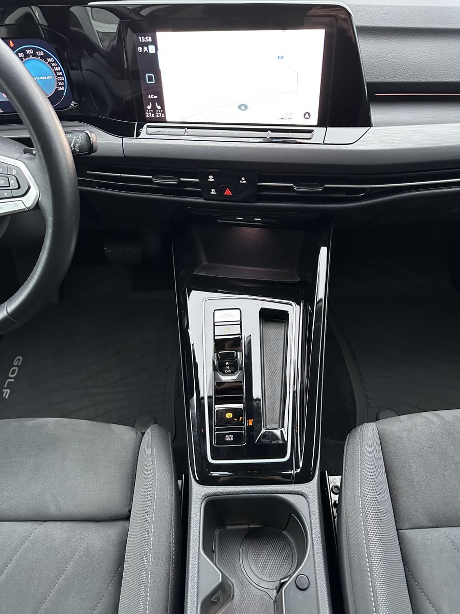 Fahrzeugabbildung Volkswagen Golf Variant 2.0 TDI DSG Style NAV+LED+AHK+VCOCK