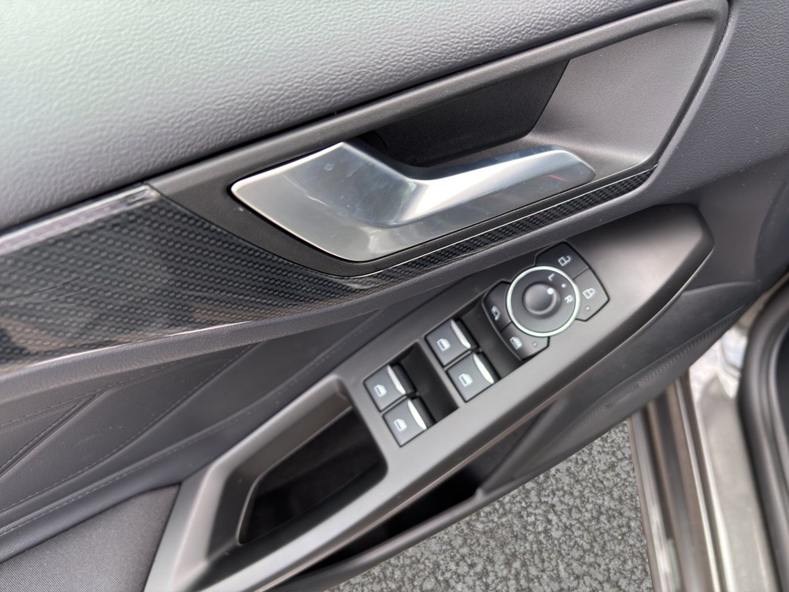 Fahrzeugabbildung Ford Focus ST-Line X #Fahrassistenz-Paket