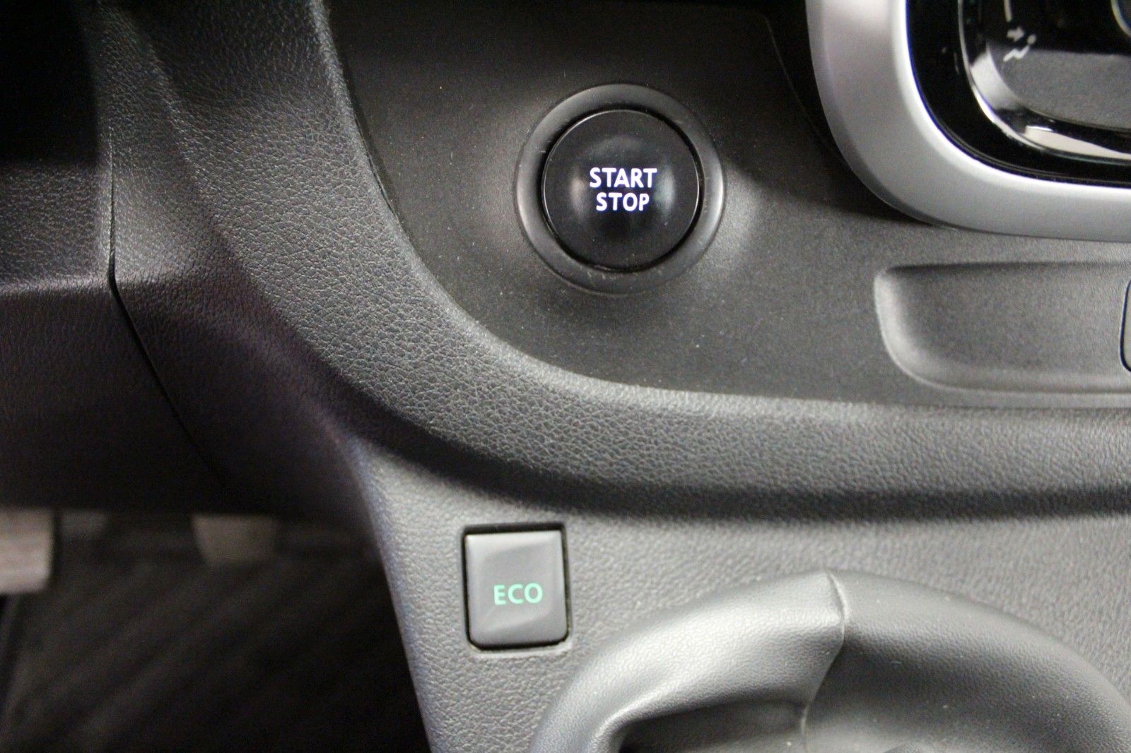 Fahrzeugabbildung Renault Trafic Grand dCi 145 Passenger *Navi*AHK*