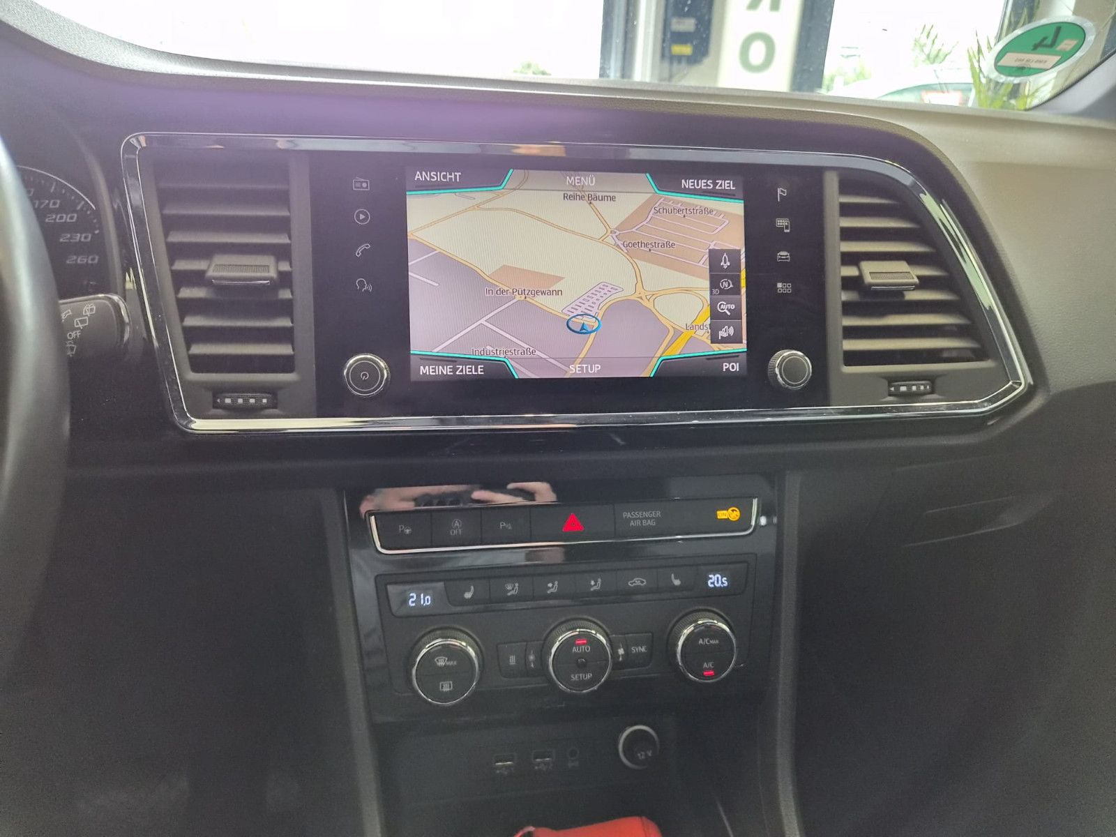 Fahrzeugabbildung SEAT Ateca Xcellence / 1. H./ Navi/Kamera / AHK