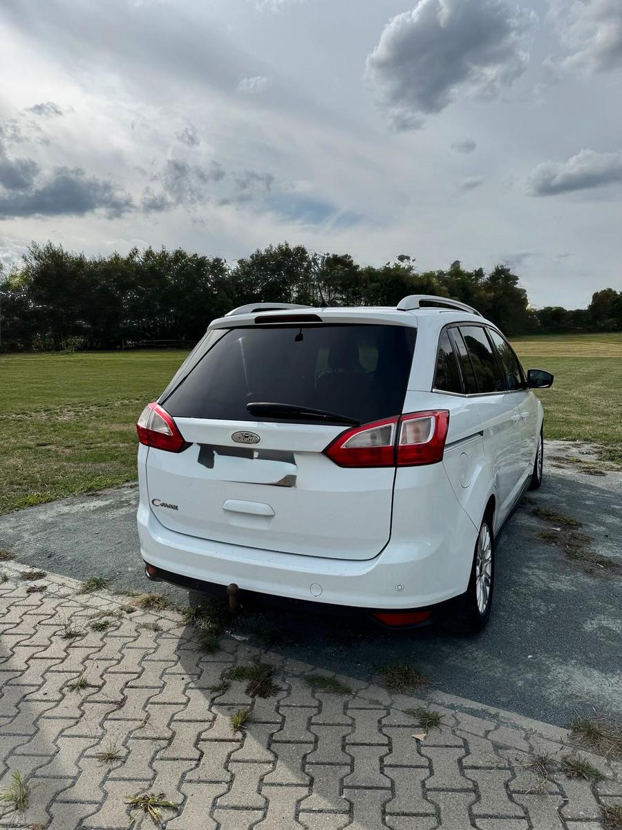 Ford Grand C-MAX 2012 — rear view