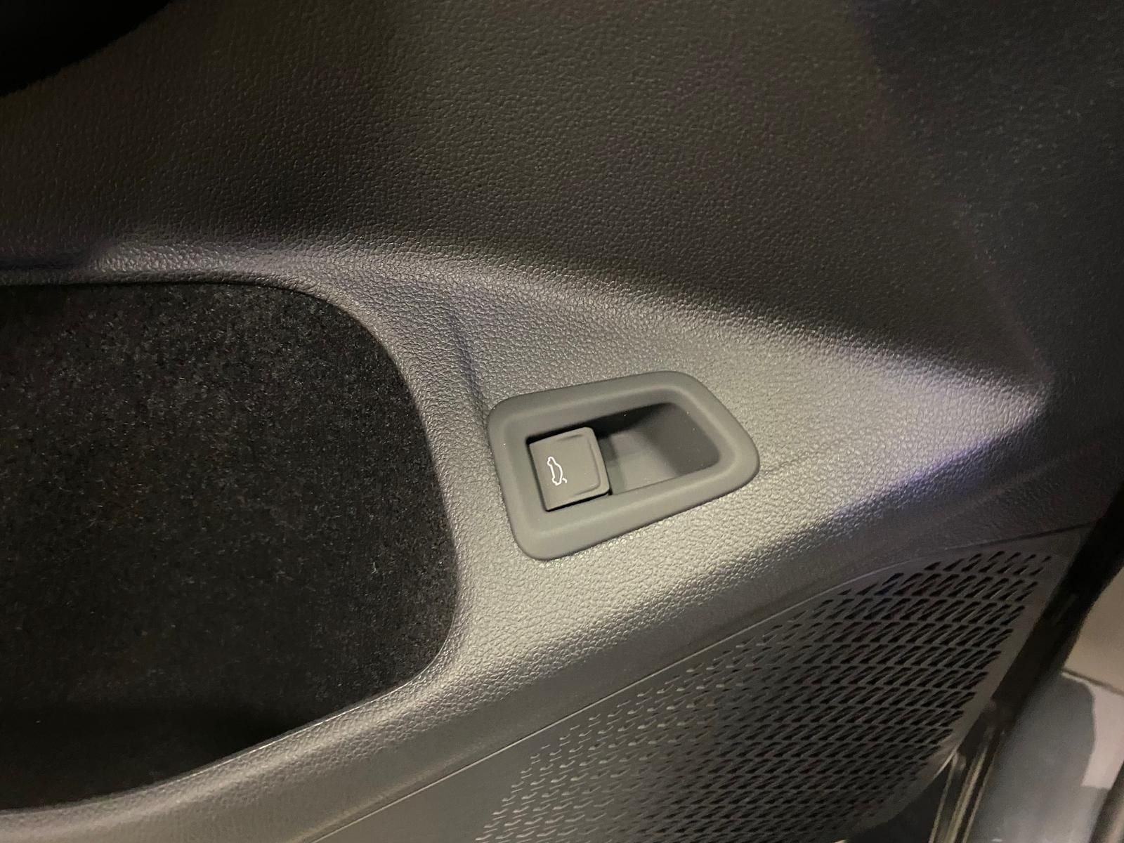Fahrzeugabbildung Volkswagen Variant 2.0 TDI DSG R-Line BLACKSTY+MATRIX+5JGAR
