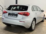 Mercedes-Benz A 200 d | DAB | Spurhalte. | Verkehrszeichen - Mercedes-Benz A 200 in Duisburg