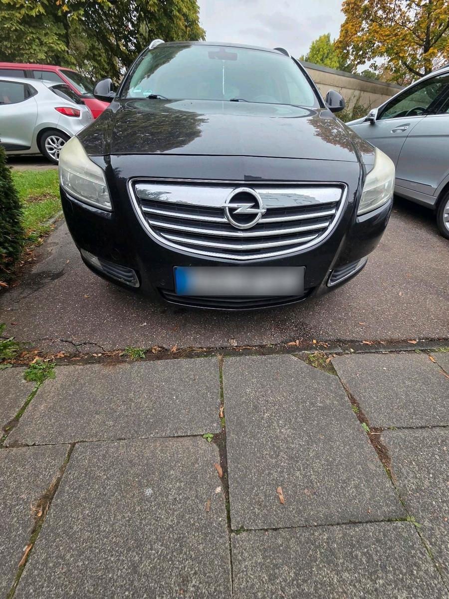 Opel Insignia 2009 — rear view