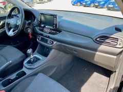 Fahrzeugabbildung Hyundai i30 1.0 AAC ALLWETTER ALU KAMERA PDC CARPLAY