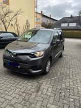 Toyota Proace City 1,2-l-Turbo 81kW L1 Team Deutsch... - Toyota PROACE CITY mit Panoramadach
